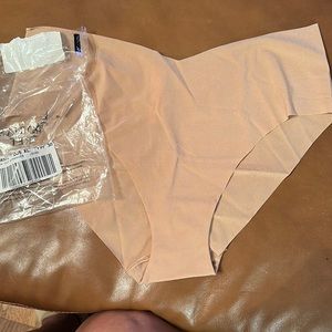 NWT Victoria’s Secret Nude Xl Hipsters